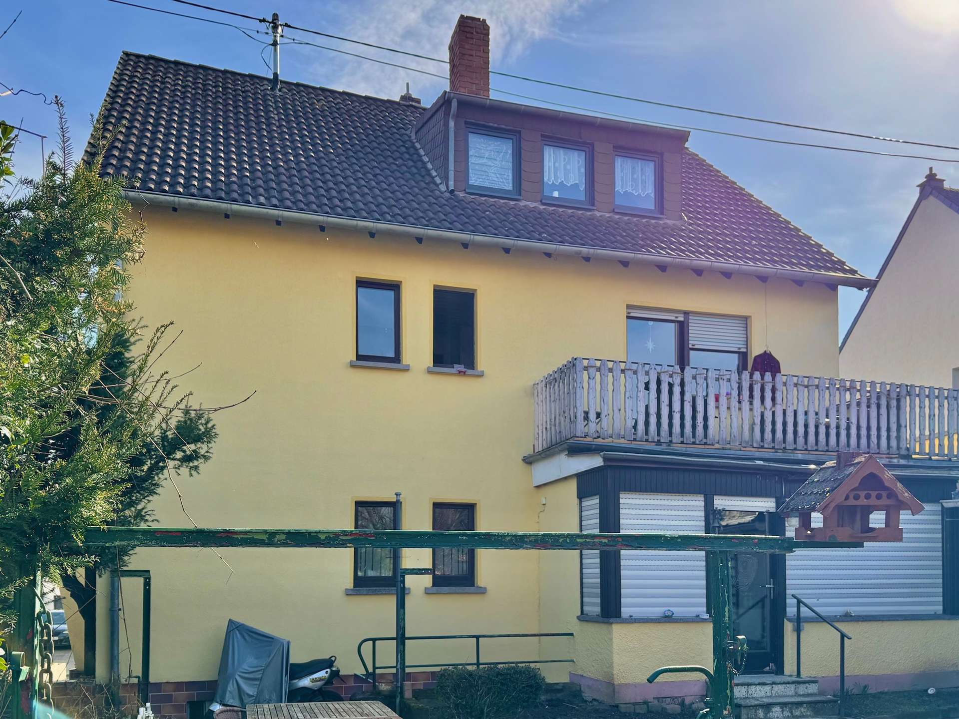 3 WOHNUNGEN, GARAGE, GARTEN, voll vermietet